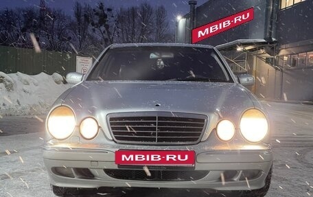 Mercedes-Benz E-Класс, 2000 год, 580 000 рублей, 2 фотография