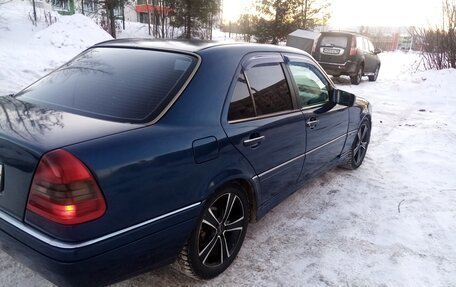 Mercedes-Benz C-Класс, 1995 год, 260 000 рублей, 4 фотография