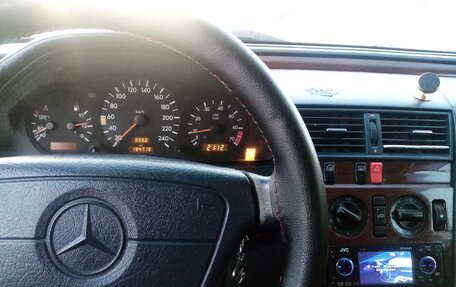 Mercedes-Benz C-Класс, 1995 год, 260 000 рублей, 11 фотография