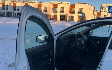 Renault Logan II, 2016 год, 579 000 рублей, 4 фотография