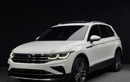 Volkswagen Tiguan II, 2022 год, 2 450 000 рублей, 1 фотография