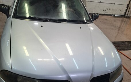 Mitsubishi Carisma I, 2003 год, 385 000 рублей, 1 фотография