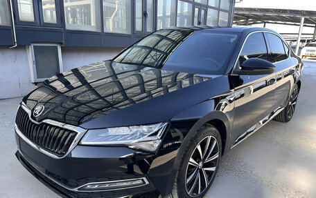 Skoda Superb III рестайлинг, 2022 год, 2 194 000 рублей, 1 фотография