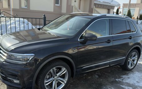 Volkswagen Tiguan II, 2019 год, 2 800 000 рублей, 1 фотография