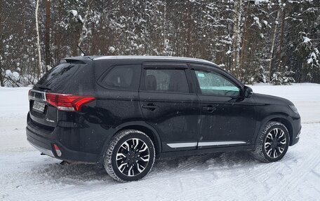 Mitsubishi Outlander III рестайлинг 3, 2016 год, 1 750 000 рублей, 5 фотография