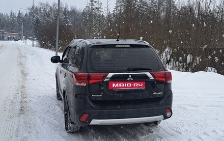 Mitsubishi Outlander III рестайлинг 3, 2016 год, 1 750 000 рублей, 4 фотография