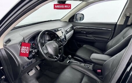 Mitsubishi Outlander III рестайлинг 3, 2016 год, 1 750 000 рублей, 7 фотография