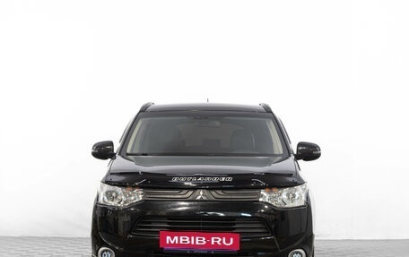 Mitsubishi Outlander III рестайлинг 3, 2013 год, 1 999 000 рублей, 2 фотография