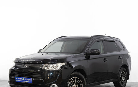 Mitsubishi Outlander III рестайлинг 3, 2013 год, 1 999 000 рублей, 3 фотография