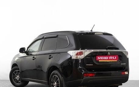 Mitsubishi Outlander III рестайлинг 3, 2013 год, 1 999 000 рублей, 6 фотография