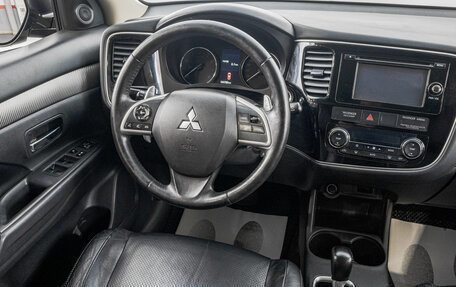 Mitsubishi Outlander III рестайлинг 3, 2013 год, 1 999 000 рублей, 18 фотография