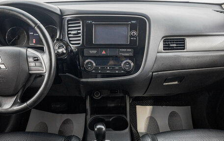 Mitsubishi Outlander III рестайлинг 3, 2013 год, 1 999 000 рублей, 19 фотография