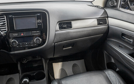 Mitsubishi Outlander III рестайлинг 3, 2013 год, 1 999 000 рублей, 23 фотография