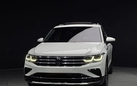 Volkswagen Tiguan II, 2022 год, 2 450 000 рублей, 3 фотография