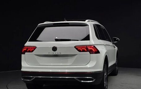 Volkswagen Tiguan II, 2022 год, 2 450 000 рублей, 4 фотография