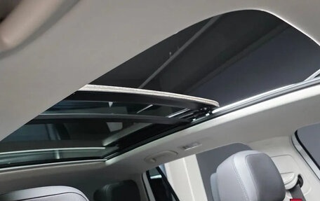 Volkswagen Tiguan II, 2022 год, 2 450 000 рублей, 15 фотография