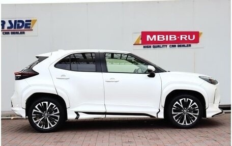 Toyota Yaris Cross, 2021 год, 2 000 000 рублей, 2 фотография