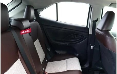 Toyota Yaris Cross, 2021 год, 2 000 000 рублей, 6 фотография