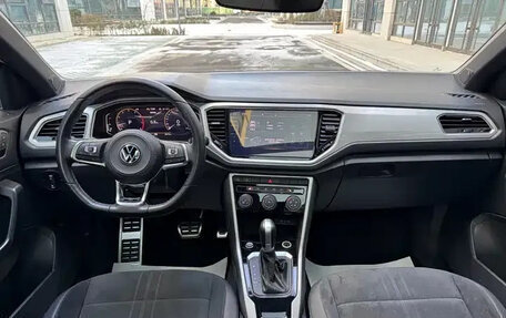 Volkswagen T-Roc I, 2023 год, 1 530 000 рублей, 11 фотография