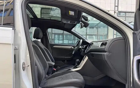 Volkswagen T-Roc I, 2023 год, 1 530 000 рублей, 18 фотография