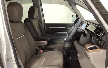 Honda Stepwgn IV, 2021 год, 1 710 000 рублей, 12 фотография