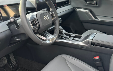 Toyota RAV4, 2025 год, 4 640 000 рублей, 18 фотография