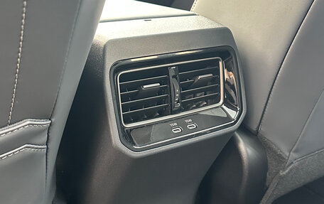 Toyota RAV4, 2025 год, 4 640 000 рублей, 26 фотография