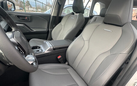 Toyota RAV4, 2025 год, 4 640 000 рублей, 23 фотография