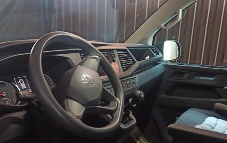 Volkswagen Multivan T6 рестайлинг, 2020 год, 4 500 000 рублей, 5 фотография