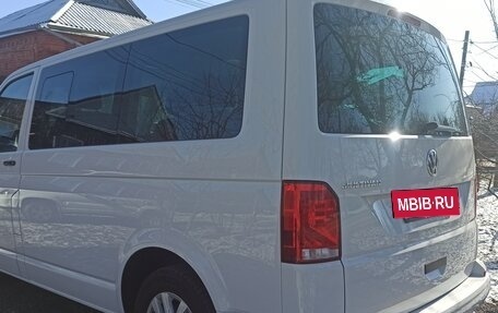 Volkswagen Multivan T6 рестайлинг, 2020 год, 4 500 000 рублей, 3 фотография