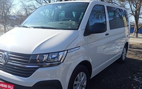 Volkswagen Multivan T6 рестайлинг, 2020 год, 4 500 000 рублей, 2 фотография