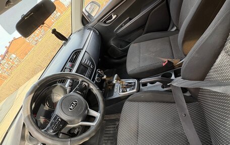 KIA Rio IV, 2018 год, 885 000 рублей, 7 фотография