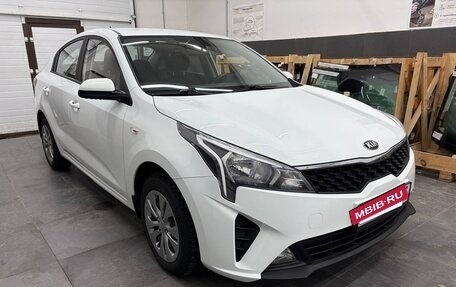 KIA Rio IV, 2020 год, 1 580 000 рублей, 3 фотография