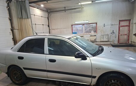 Mitsubishi Carisma I, 2003 год, 385 000 рублей, 2 фотография