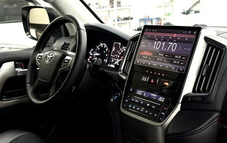 Toyota Land Cruiser 200, 2017 год, 5 850 000 рублей, 5 фотография