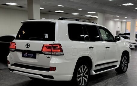 Toyota Land Cruiser 200, 2017 год, 5 850 000 рублей, 3 фотография