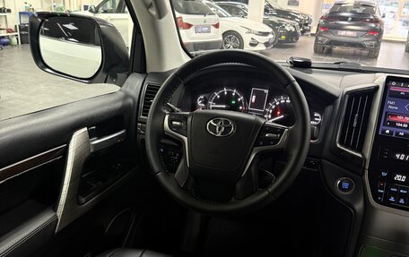 Toyota Land Cruiser 200, 2017 год, 5 850 000 рублей, 7 фотография