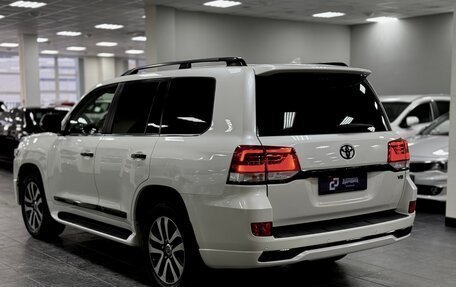 Toyota Land Cruiser 200, 2017 год, 5 850 000 рублей, 4 фотография