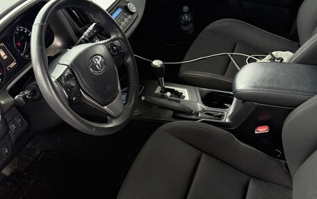 Toyota RAV4, 2018 год, 2 700 000 рублей, 7 фотография