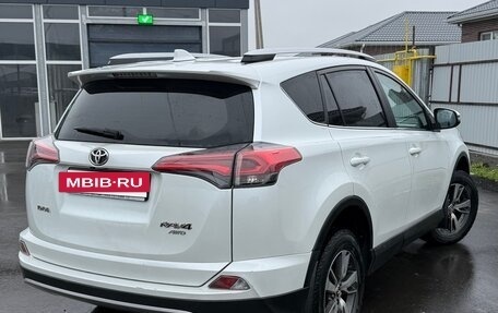 Toyota RAV4, 2018 год, 2 700 000 рублей, 5 фотография