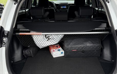 Toyota RAV4, 2018 год, 2 700 000 рублей, 12 фотография