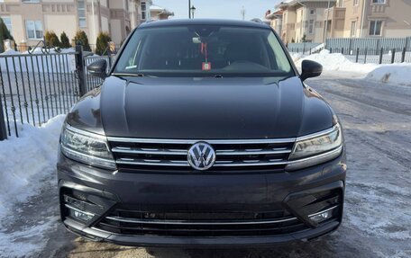 Volkswagen Tiguan II, 2019 год, 2 800 000 рублей, 2 фотография