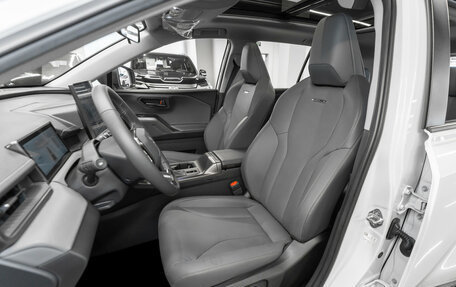 Toyota RAV4, 2025 год, 4 950 000 рублей, 9 фотография