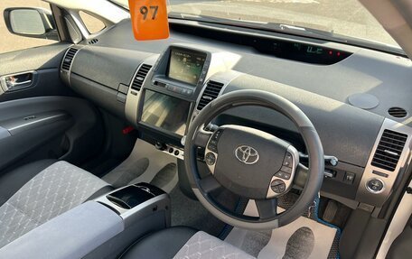 Toyota Prius, 2011 год, 749 999 рублей, 11 фотография