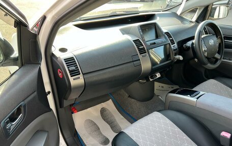 Toyota Prius, 2011 год, 749 999 рублей, 12 фотография