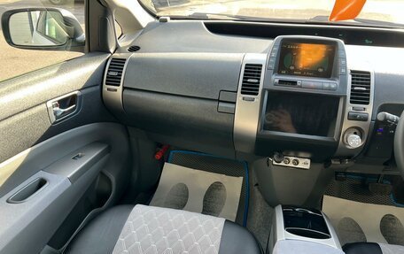 Toyota Prius, 2011 год, 749 999 рублей, 14 фотография