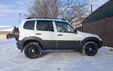 Chevrolet Niva I рестайлинг, 2017 год, 740 000 рублей, 2 фотография