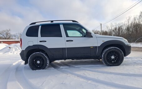Chevrolet Niva I рестайлинг, 2017 год, 740 000 рублей, 3 фотография