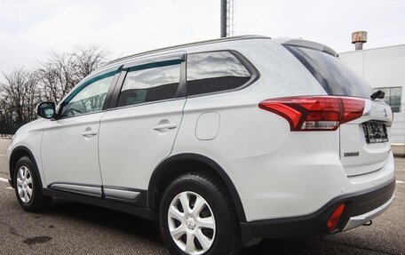 Mitsubishi Outlander III рестайлинг 3, 2018 год, 1 799 000 рублей, 4 фотография