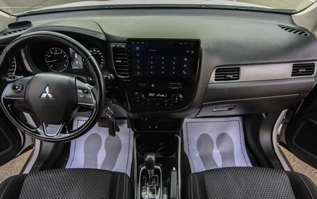 Mitsubishi Outlander III рестайлинг 3, 2018 год, 1 799 000 рублей, 5 фотография